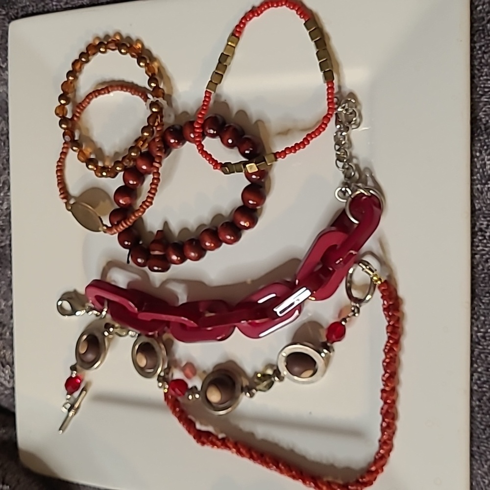 🚨2/$20🚨    WAS. $130  Vintage 7 Bracelets. 4 stretch 3 with fasteners.